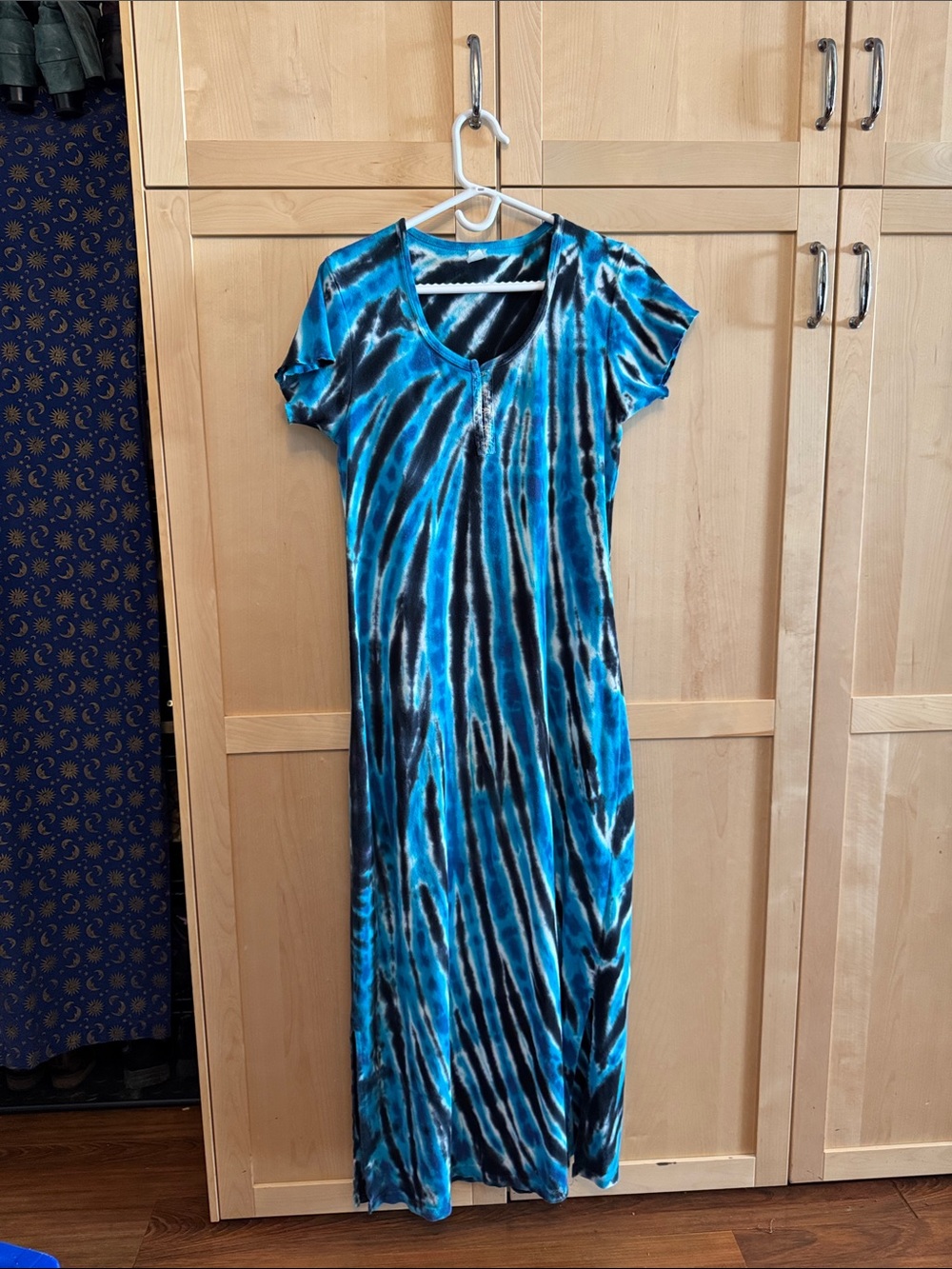 Women's Blue Tie-Dye V-Neck Maxi Dress